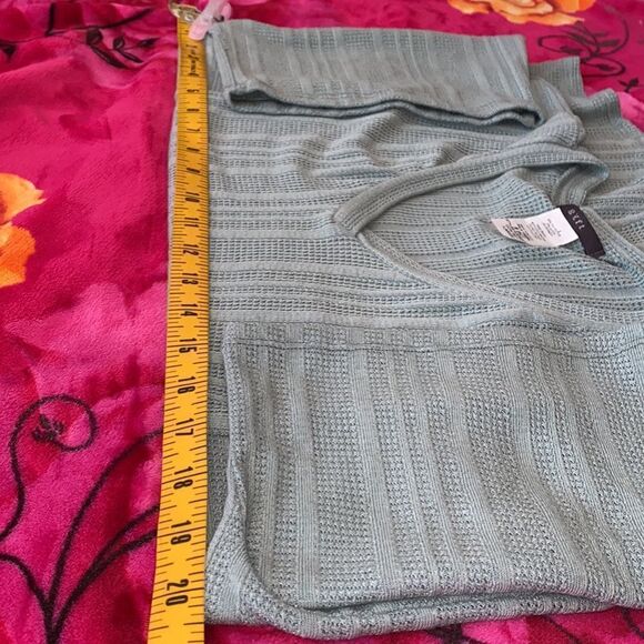 Gyft Women’s Popover Top Size Large - Picture 8 of 8